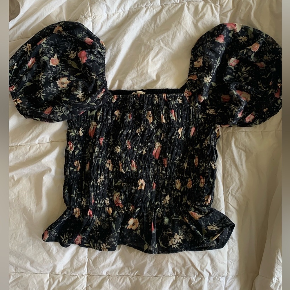 Entro black floral print smocked top